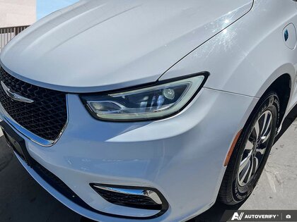 used 2022 Chrysler Pacifica Hybrid car, priced at $37,681