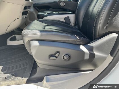 used 2022 Chrysler Pacifica Hybrid car, priced at $37,681