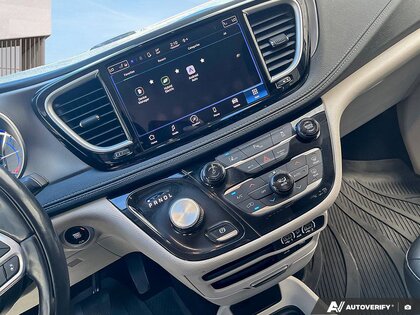 used 2022 Chrysler Pacifica Hybrid car, priced at $37,681