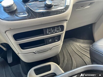 used 2022 Chrysler Pacifica Hybrid car, priced at $37,681