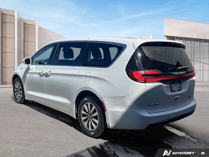 used 2022 Chrysler Pacifica Hybrid car, priced at $37,681