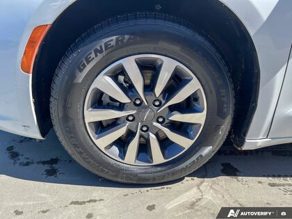 used 2022 Chrysler Pacifica Hybrid car, priced at $37,681