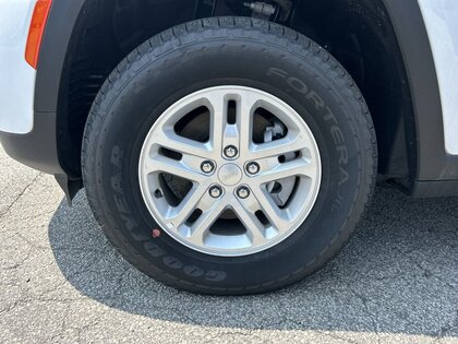 used 2024 Jeep Grand Cherokee car, priced at $54,999