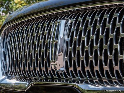 used 2022 Lincoln Nautilus car, priced at $38,600
