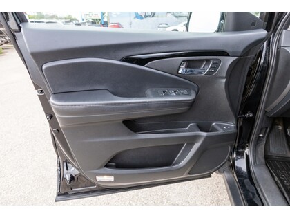 used 2022 Honda Pilot car, priced at $45,988