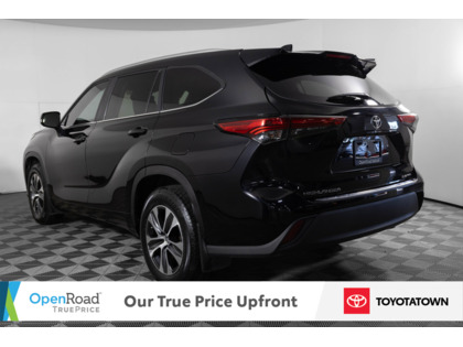 used 2023 Toyota Highlander car, priced at $42,998
