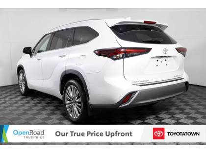 used 2024 Toyota Highlander car, priced at $50,998
