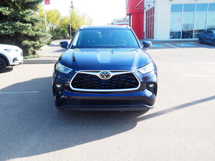 used 2023 Toyota Highlander car, priced at $52,900