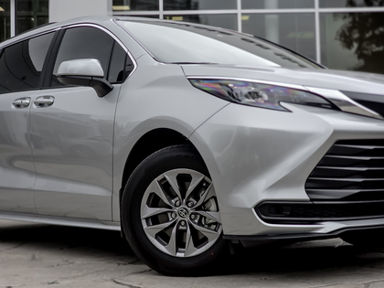 used 2025 Toyota Sienna car, priced at $59,995