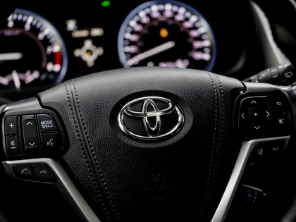 used 2019 Toyota Highlander car, priced at $33,495