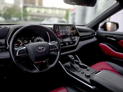 used 2021 Toyota Highlander car, priced at $46,495