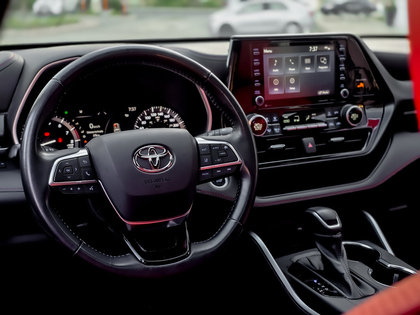 used 2021 Toyota Highlander car, priced at $46,495