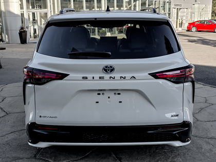 used 2025 Toyota Sienna car, priced at $67,495
