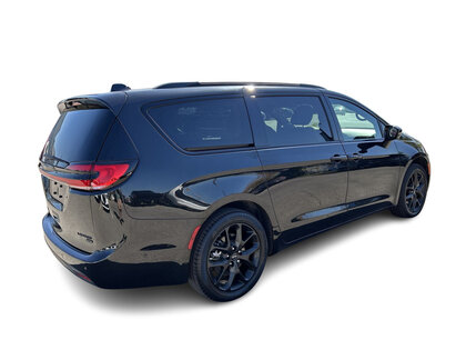 used 2022 Chrysler Pacifica car, priced at $38,995