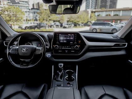 used 2020 Toyota Highlander car, priced at $43,995