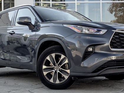 used 2020 Toyota Highlander car, priced at $43,995