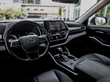 used 2020 Toyota Highlander car, priced at $43,995