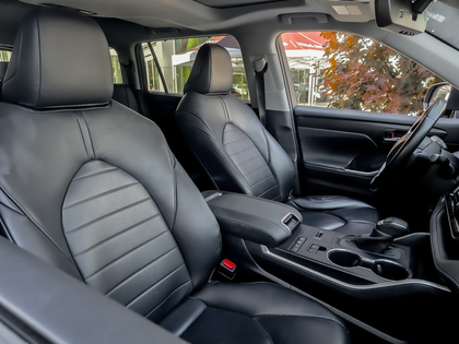 used 2020 Toyota Highlander car, priced at $43,995