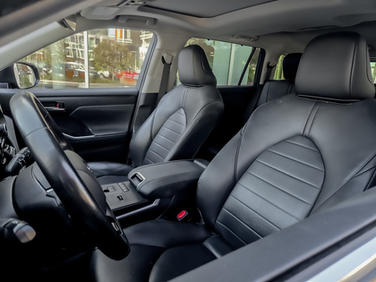 used 2020 Toyota Highlander car, priced at $43,995