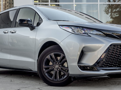 used 2025 Toyota Sienna car, priced at $67,795