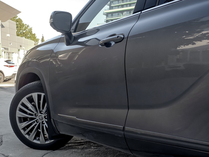 used 2022 Toyota Highlander car, priced at $52,995