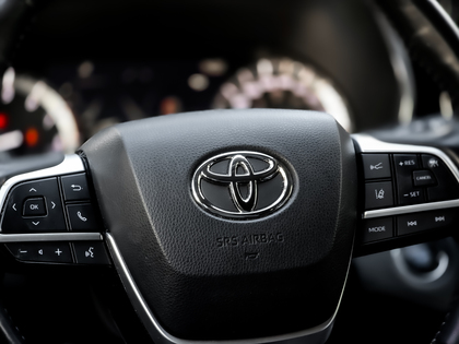 used 2022 Toyota Highlander car, priced at $52,995