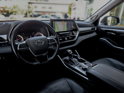 used 2022 Toyota Highlander car, priced at $52,995