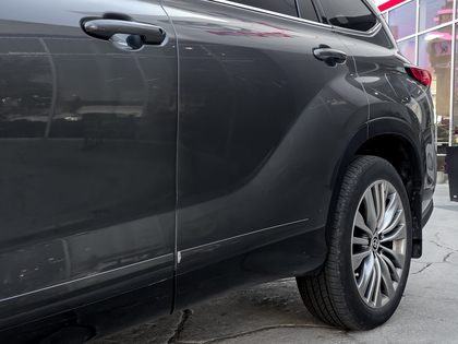 used 2022 Toyota Highlander car, priced at $52,995