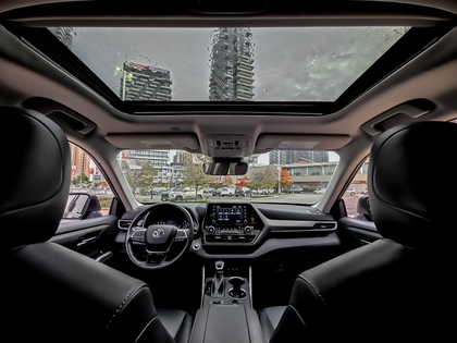 used 2021 Toyota Highlander car, priced at $41,995