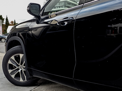 used 2021 Toyota Highlander car, priced at $41,995