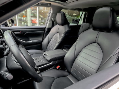 used 2021 Toyota Highlander car, priced at $41,995