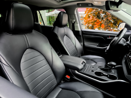 used 2021 Toyota Highlander car, priced at $41,995