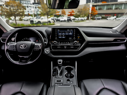 used 2021 Toyota Highlander car, priced at $41,995