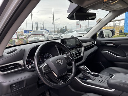 used 2020 Toyota Highlander car, priced at $32,995