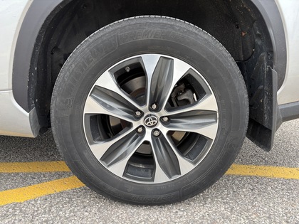 used 2020 Toyota Highlander car, priced at $32,995