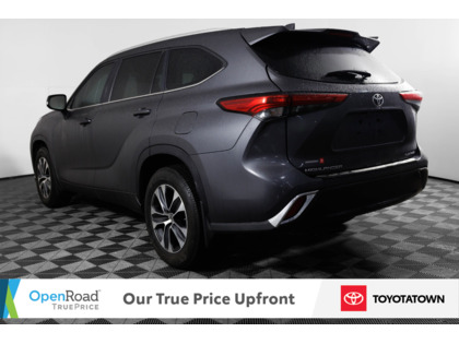 used 2023 Toyota Highlander car, priced at $44,998