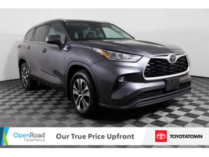 used 2022 Toyota Highlander car, priced at $44,998