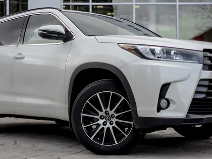 used 2018 Toyota Highlander car, priced at $30,495