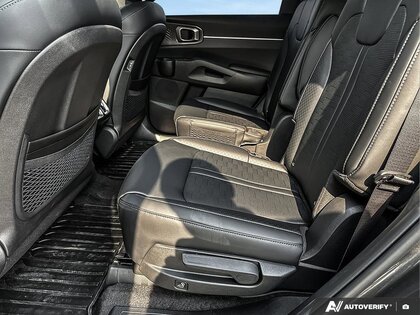 used 2025 Kia Sorento Hybrid car